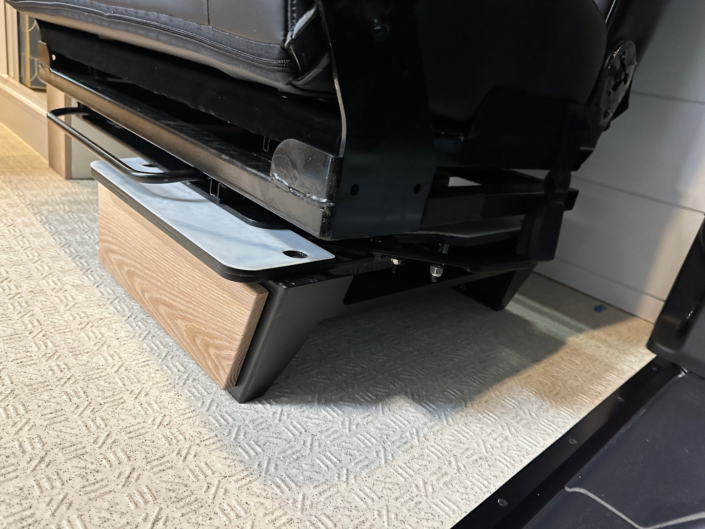 Swivel base for Broad Arrow 860
